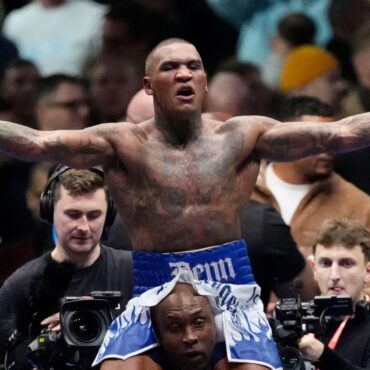 Benn dominates Eubank Jr to win rematch