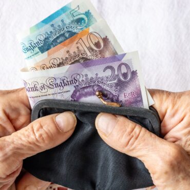 ‘Sticking to Labour manifesto pledge costs millions of workers’ – influential thinktank