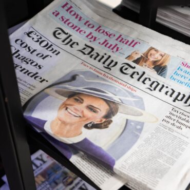 Daily Mail owner in talks to buy Telegraph titles for £500m