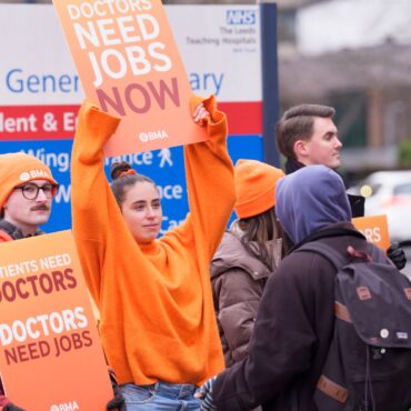 Doctors return to work after five-day strike