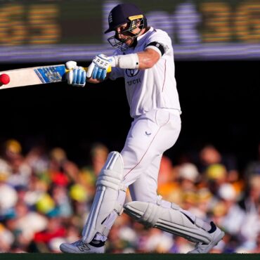 The Ashes: England four wickets down in second Test vs Australia