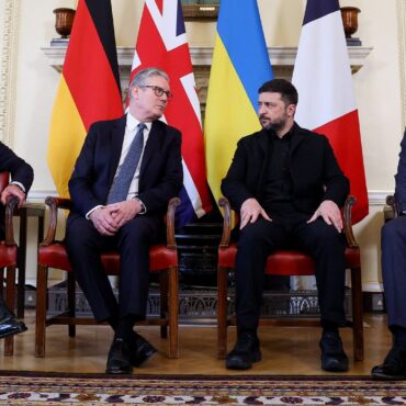 Starmer holds crisis talks with Zelenskyy in search for ‘decent peace for Ukraine’