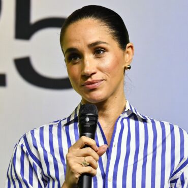 Meghan contacts estranged father