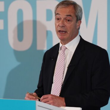 Farage sang antisemitic songs to Jewish classmates, former Dulwich pupil claims