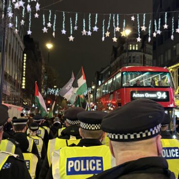 Protesters chanting ‘globalise the intifada’ to face arrest after Bondi Beach terror attack