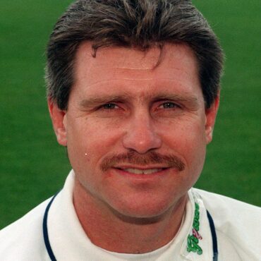 Former England cricketer Robin Smith dies