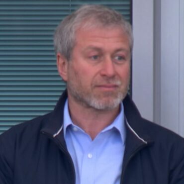 Tory shadow minister accused of ‘conflict of interest’ over Abramovich case