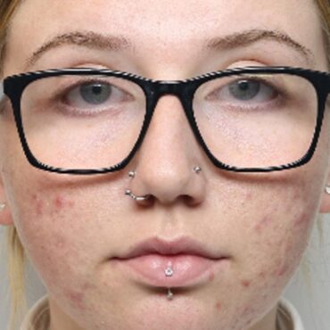 Former prison officer who had sexual relationship with inmate is jailed