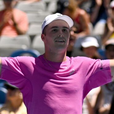 Mum’s dash across the world pays off as Briton wins on Australian Open debut