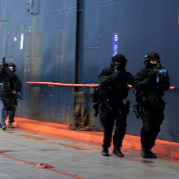 Armed terrorists. Dead passengers. The captain taken hostage. What do police do now?