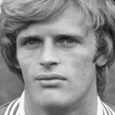 Heading football ‘likely’ to have contributed to death of former Man Utd star, coroner finds