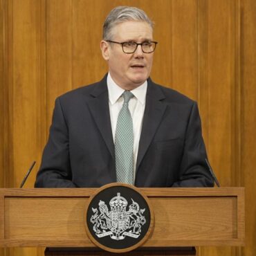 Trade war ‘not the right way to resolve our differences’, says Starmer