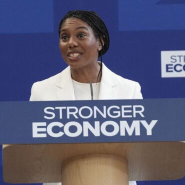 Tories ‘on the right but appeal to the majority’, says Badenoch