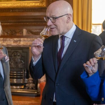 King shares dram with Scotland’s first minister