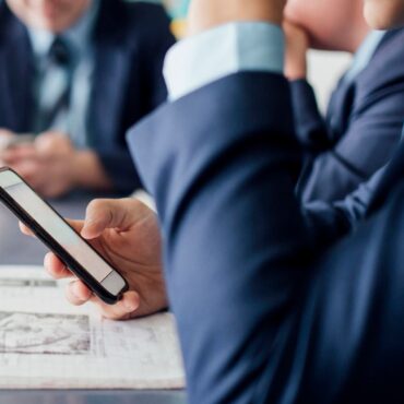 Schools should be ‘phone-free’ all day, education secretary tells teachers