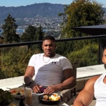 Anthony Joshua pays tribute to friends killed in car cash