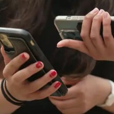 How quickly could the UK ban teenagers from social media?