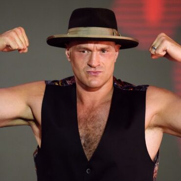 Tyson Fury announces boxing comeback
