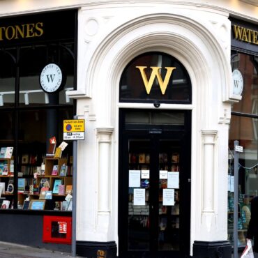 Waterstones owner lines up Rothschild to book listing slot