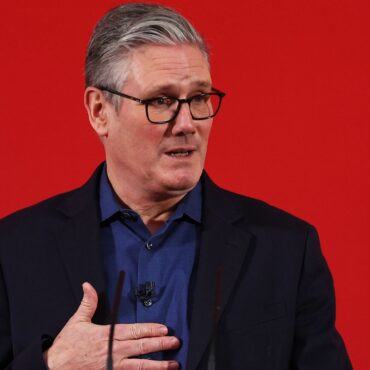 Starmer apologises for ‘believing Mandelson’s lies’ – as opposition call for no confidence vote