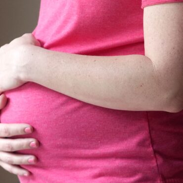 Woman who had sex with identical twins told it is ‘not possible’ to identify father of baby