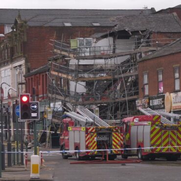 Five people escape and two injured after building collapses