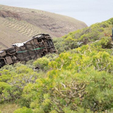 One dead and 27 injured after bus carrying UK tourists crashes in Canary Islands