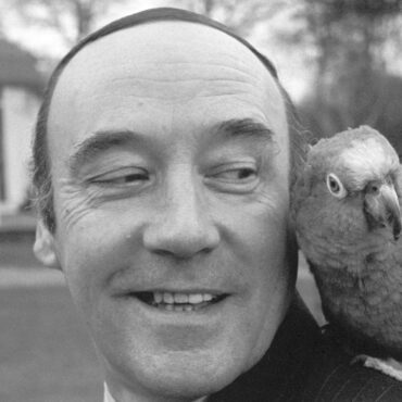 Zoologist, TV presenter and author Desmond Morris dies aged 98