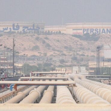 Oil back over 0 a barrel after just four days