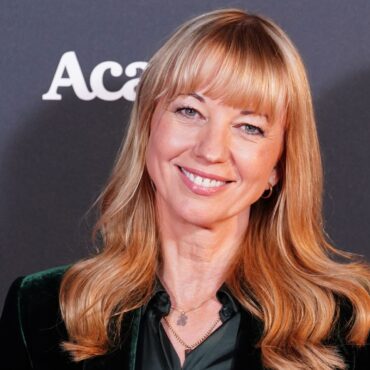 BBC Teatime host to replace Scott Mills on Radio 2
