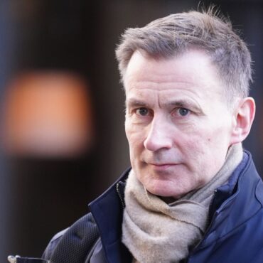 Jeremy Hunt: Let mums with cancer delay maternity leave
