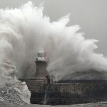 Warning of very strong winds issued for parts of UK over Easter weekend