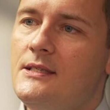 The working class extrovert who wants to be Labour leader – who is Wes Streeting?