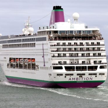 More than 1,700 passengers banned from leaving British cruise ship over likely stomach flu outbreak