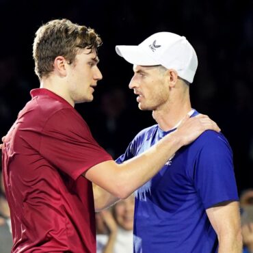 Andy Murray back on court to coach British star Jack Draper