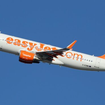 EasyJet diverts mid-flight after passenger alerts crew to power bank in luggage