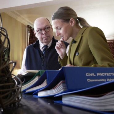 Why has the public been largely kept in the dark since the govt warned of the threat of war?