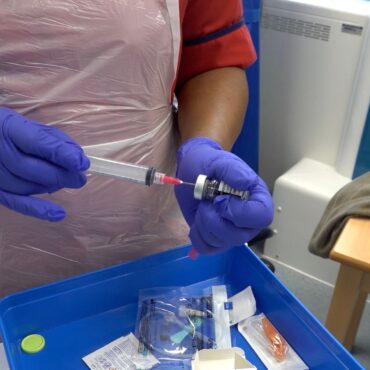 Tens of thousands of cancer patients to benefit from one-minute NHS jab