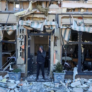 UK on verge of joining EU’s £78bn loan for Ukraine as Starmer seeks reset with Brussels