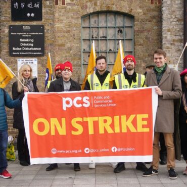 Civil service union votes to double strike fund to prepare for Reform government