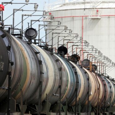 UK waters down Russian oil sanctions