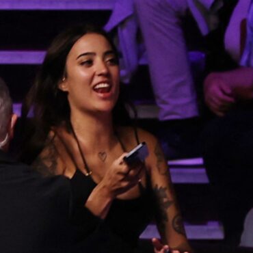 Snooker spectator ejected in disrupted start to world championship final