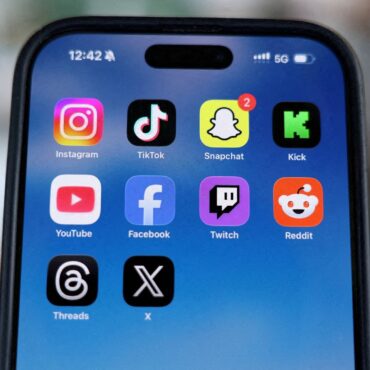Social media firms need to prove platforms are safe before children can use them, campaigners urge PM