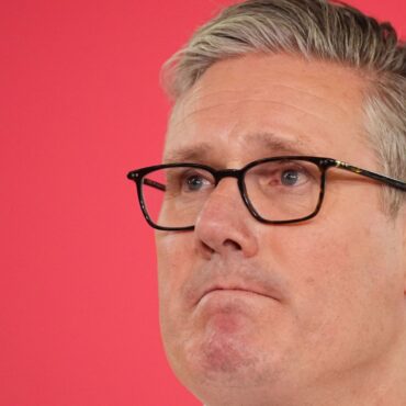 PM ‘weighs up options’ ahead of crucial cabinet meeting this morning