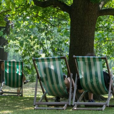 UK braces for bank holiday heatwave as temperatures set to soar to record-breaking 33C