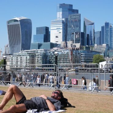 Heatwave forecast and health alerts issued as temperatures set to hit 30C