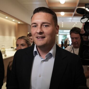 Streeting says he will run in any leadership race – and calls for UK to rejoin EU
