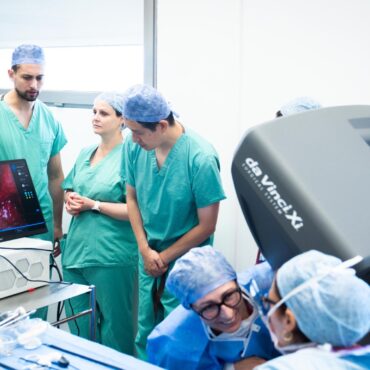 Surgeons use new AI tool during live operation in UK-first