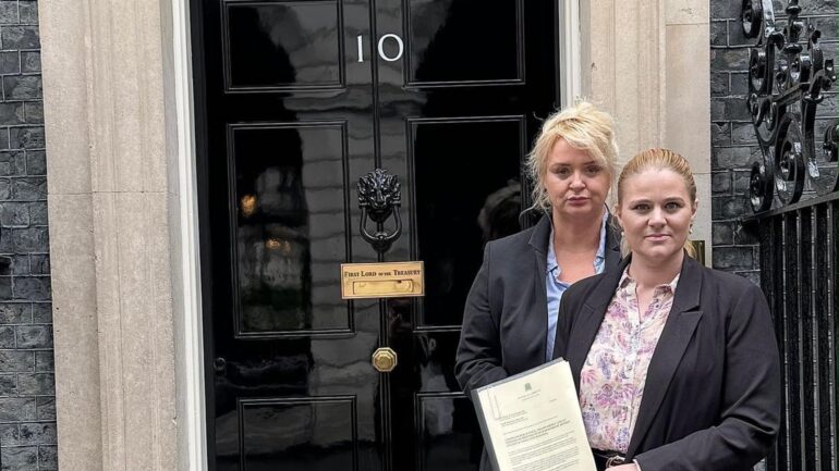 Ex-minister delivers letter to No 10 demanding PM meets with Epstein survivors