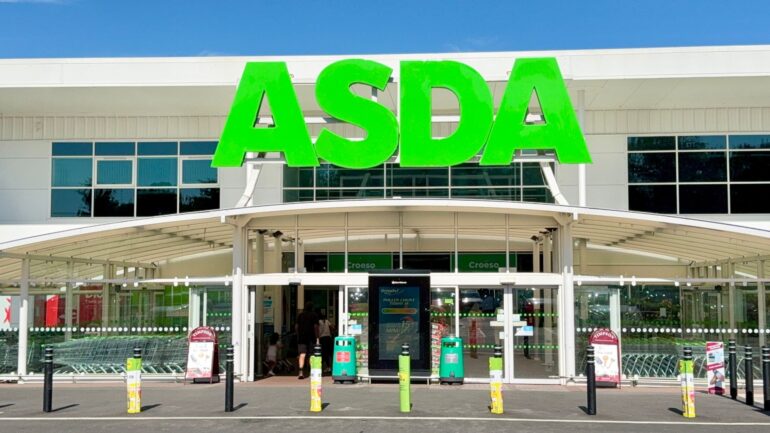 Asda losses grow to almost £1bn as it fends off Aldi